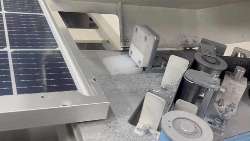 ماكينة شطف زوايا الألواح الشمسية الآلية